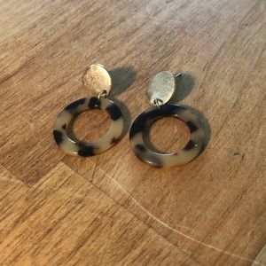 Tortoise style drop earrings